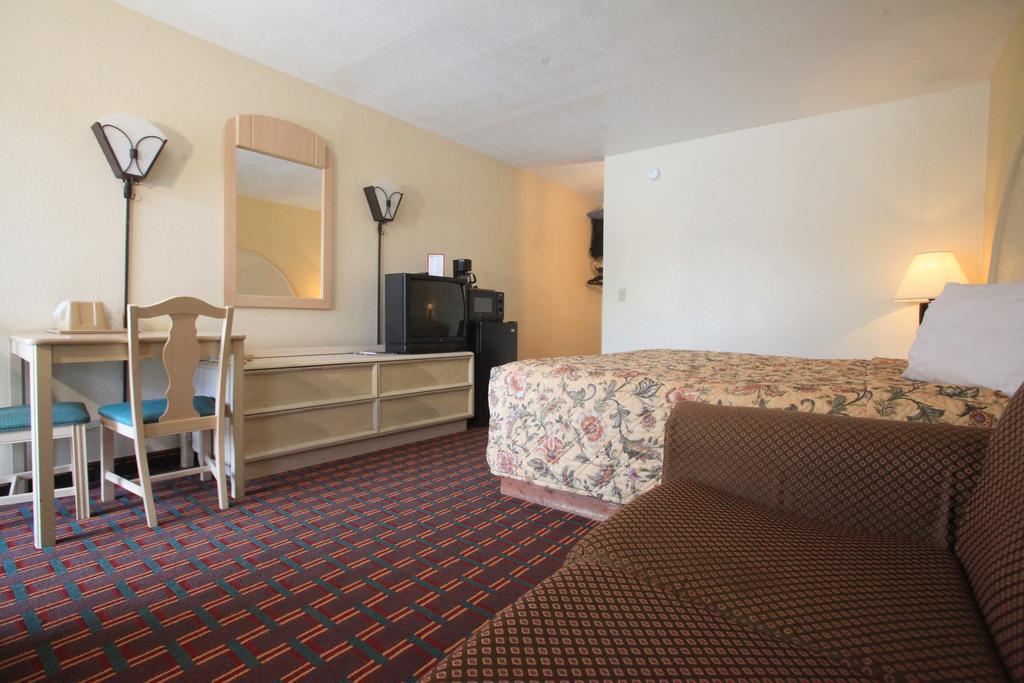 Regency Inn פיג'ן פורג' חדר תמונה